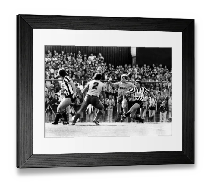 Framed Print : Footballer Paul Gascoigne - Gazza Newcastle United v Sheffield Wednesday 6