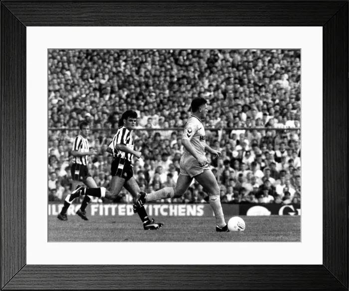 Framed Print : Footballer Paul Gascoigne - Gazza Newcastle United v Tottenham Hotspur 3 September