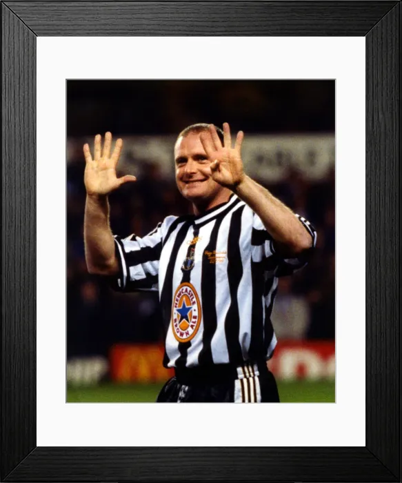 Framed Print : Footballer Paul Gascoigne - Gazza Paul Gascoigne turns out in a Newcastle United Framed Print : Footballer Paul Gascoigne - Gazza Paul Gascoigne turns out in a Newcastle United