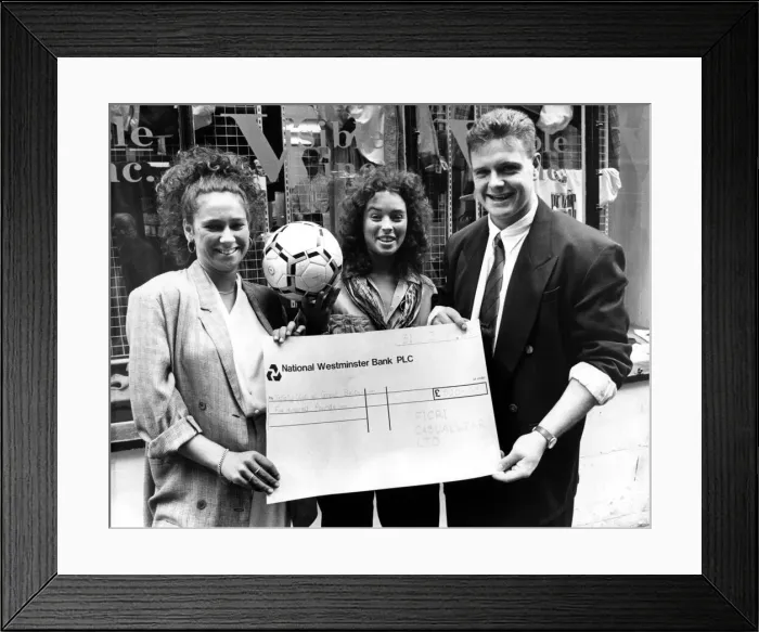 Framed Print : Footballer Paul Gascoigne - Gazza Newcastle United Framed Print : Footballer Paul Gascoigne - Gazza Newcastle United