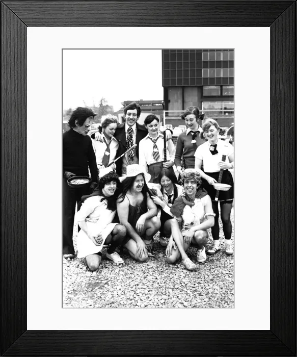 Framed Print : Staff from Northumbrian Waters offices at Gosforth, Newcastle Framed Print : Staff from Northumbrian Waters offices at Gosforth, Newcastle