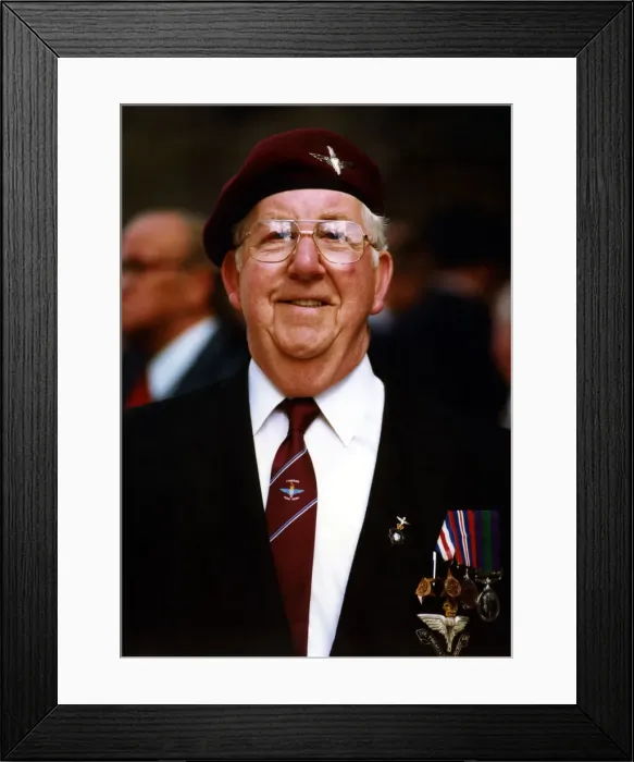 Framed Print : World War Two - Second World War - D-Day Remembrance Parade - Former paratrooper Norman Framed Print : World War Two - Second World War - D-Day Remembrance Parade - Former paratrooper Norman