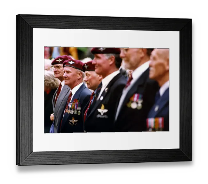 Framed Print : World War Two - Second World War - D-Day Remembrance Parade - Former paratroopers