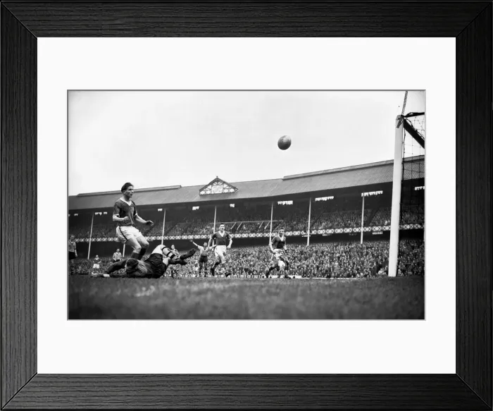 Framed Print : English League Division One match at Goodison Park. Everton 0 v Wolverhampton Framed Print : English League Division One match at Goodison Park. Everton 0 v Wolverhampton
