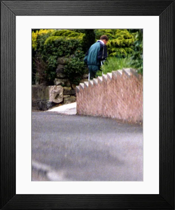 Framed Print : Footballer Paul Gascoigne - Gazza Paul Gascoigne hobbles on crutches into house