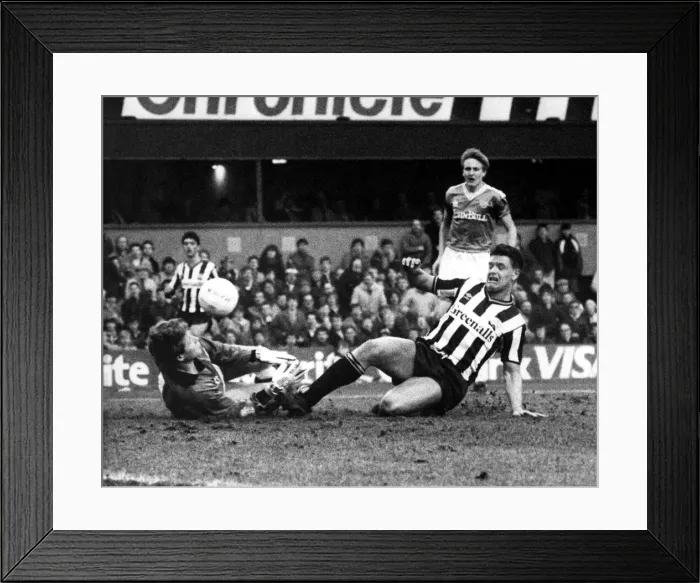 Framed Print : Footballer Paul Gascoigne - Gazza Newcastle United v Leicester 4 April 1987