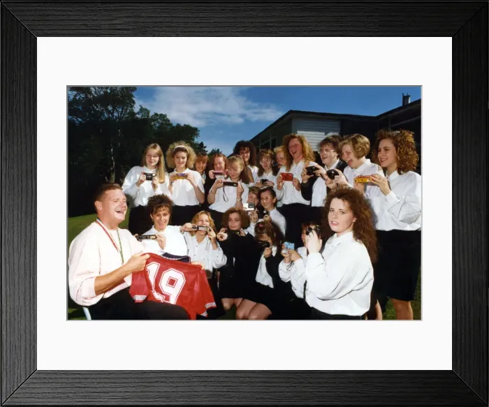Framed Print : Footballer Paul Gascoigne - Gazza Paul Gascoigne at his former school Heathfield Framed Print : Footballer Paul Gascoigne - Gazza Paul Gascoigne at his former school Heathfield