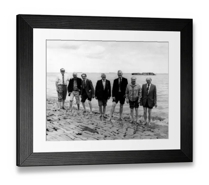 Framed Print : World War Two - Second World War - Pictured from the left D-Day veterans: Abe Armstrong