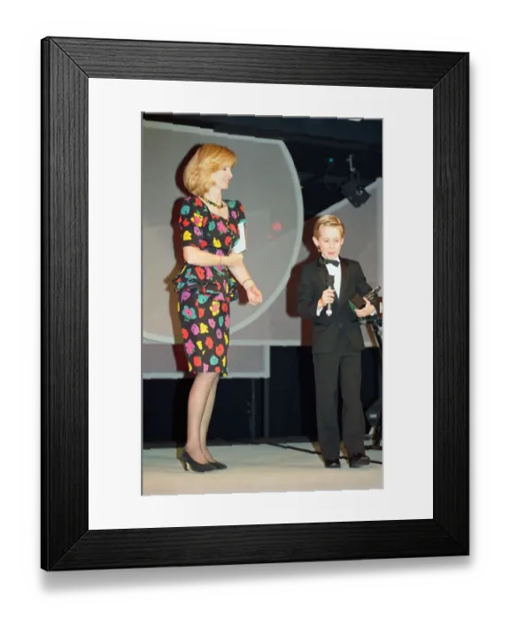 Framed Print : Daily Mirror sponsored British Video Awards. Macaulay Culkin collects his award