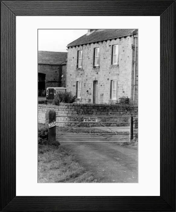 Framed Print : Television programme - The buildings used in Emmerdale Farm - no welcome for outsiders 20