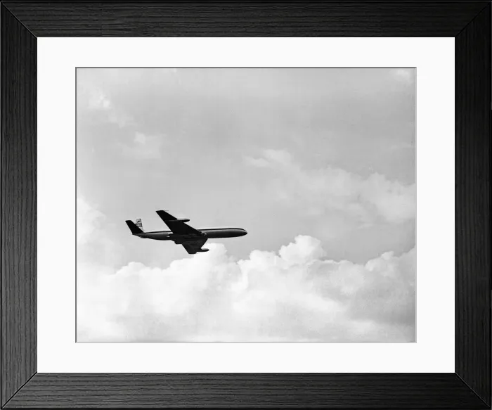 Framed Print : The Comet 3 in flight during the Farnborough air-show. 6th September 1955 Framed Print : The Comet 3 in flight during the Farnborough air-show. 6th September 1955