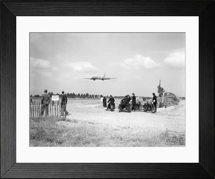 Framed Print : Bristol Brabaxon giving air demonstration flight over London airport. Circa 1950
