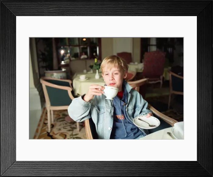 Framed Print : Macaulay Culkin sips his tea as he toasts his membership of he million-dollar-a movie Framed Print : Macaulay Culkin sips his tea as he toasts his membership of he million-dollar-a movie