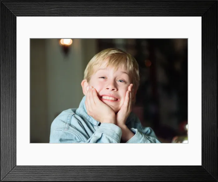 Framed Print : Macaulay Culkin sips his tea as he toasts his membership of he million-dollar-a movie Framed Print : Macaulay Culkin sips his tea as he toasts his membership of he million-dollar-a movie