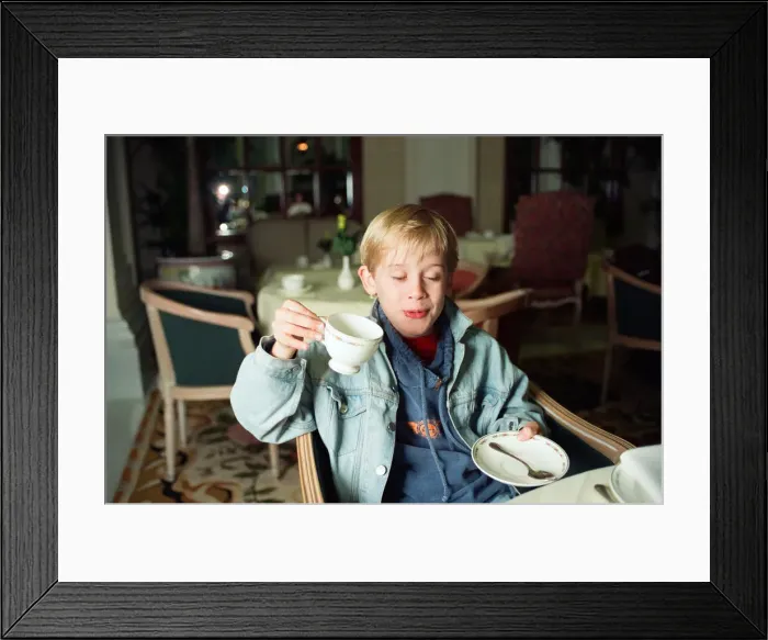 Framed Print : Macaulay Culkin sips his tea as he toasts his membership of he million-dollar-a movie Framed Print : Macaulay Culkin sips his tea as he toasts his membership of he million-dollar-a movie