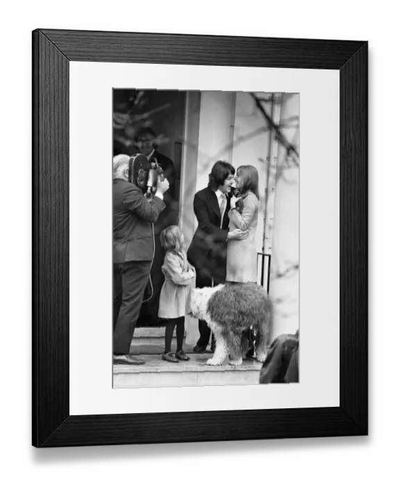 Framed Print : Civil Wedding of Paul McCartney & Linda Eastman, Marylebone Register Office, London Framed Print : Civil Wedding of Paul McCartney & Linda Eastman, Marylebone Register Office, London
