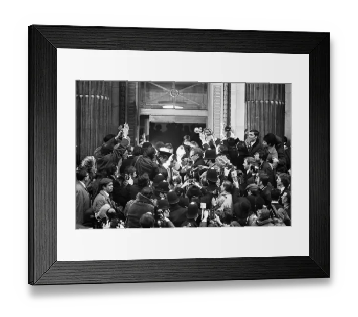 Framed Print : Civil Wedding of Paul McCartney & Linda Eastman, Marylebone Register Office, London