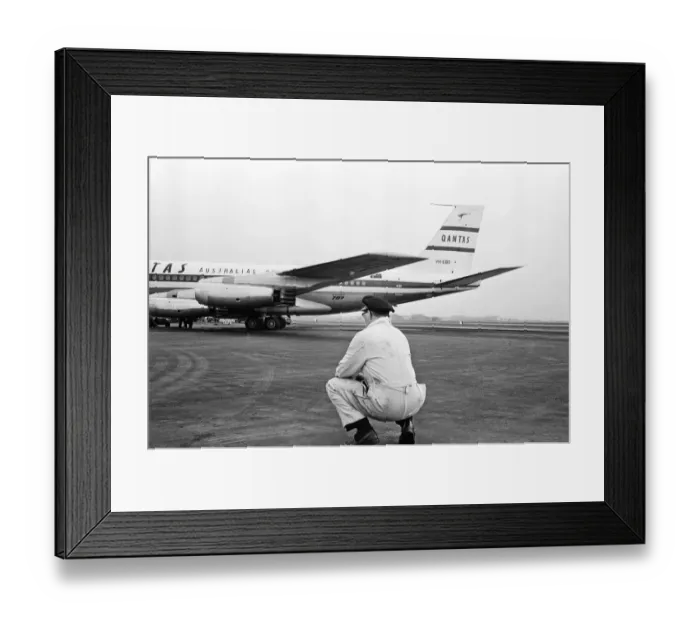 Framed Print : First Qantas jet service from London. 7th August 1959 Framed Print : First Qantas jet service from London. 7th August 1959