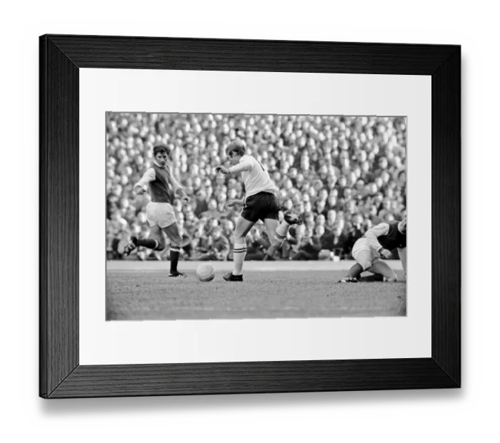 Framed Print : English League Division One match at Highbury Arsenal 4 v Derby County 0 Framed Print : English League Division One match at Highbury Arsenal 4 v Derby County 0