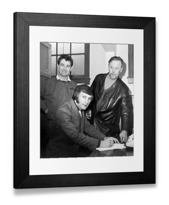 Framed Print : New Derby County signing Colin Todd finishes off the signing formalities watched by