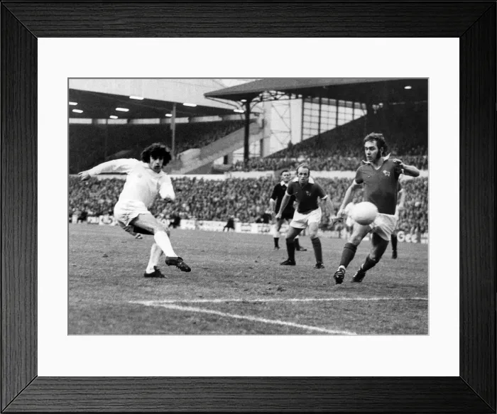 Framed Print : Leeds United v Derby County Peter Lorimer, hammers in a rocket, just wide Framed Print : Leeds United v Derby County Peter Lorimer, hammers in a rocket, just wide