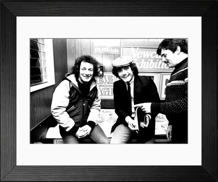 Framed Print : The Kevin Keegan Roadshow at the Heaton RAOB Club in February 1983 AC  /  DC singer