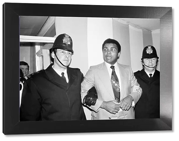 Muhammad Ali under friendly arrest of two London Police officers who were at the training