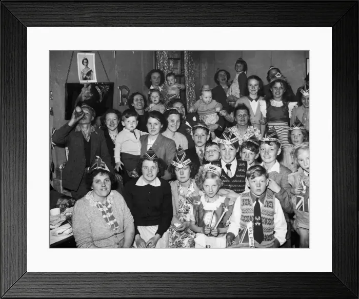Framed Print : Families come together to celebrate the Coronation of Queen Elizabeth II at the White