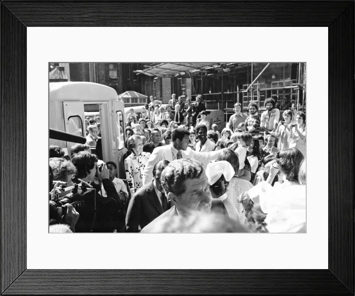 Framed Print : World Heavy-weight boxing champion, Muhammad Ali presented a coach on behalf of Framed Print : World Heavy-weight boxing champion, Muhammad Ali presented a coach on behalf of