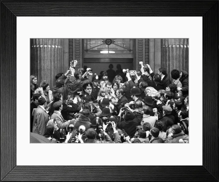 Framed Print : Civil Wedding of Paul McCartney & Linda Eastman, Marylebone Register Office, London Framed Print : Civil Wedding of Paul McCartney & Linda Eastman, Marylebone Register Office, London