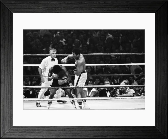 Framed Print : Muhammad Alis second match with Leon Spinks, at the Louisiana Superdome on September