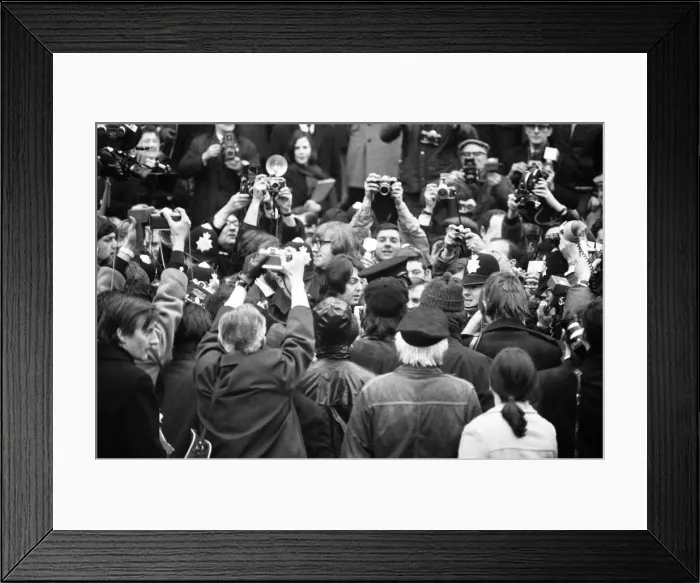 Framed Print : Civil Wedding of Paul McCartney & Linda Eastman, Marylebone Register Office, London Framed Print : Civil Wedding of Paul McCartney & Linda Eastman, Marylebone Register Office, London