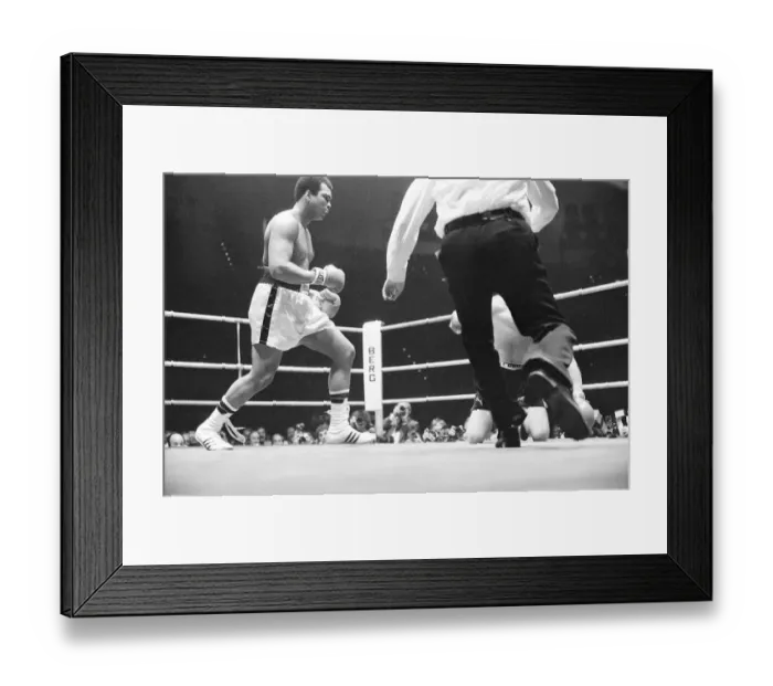 Framed Print : Muhammad Ali vs Richard Dunn at the Olympiahalle, Munich, Germany