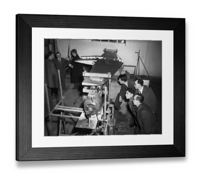 Framed Print : Testing the D. H Comet airframe for effects of pressurising and de pressurising the cabin