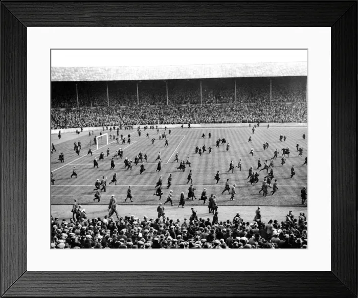 Framed Print : FA Cup Final at Wembley Stadium. Cardiff City 1 v Arsenal 0 Framed Print : FA Cup Final at Wembley Stadium. Cardiff City 1 v Arsenal 0