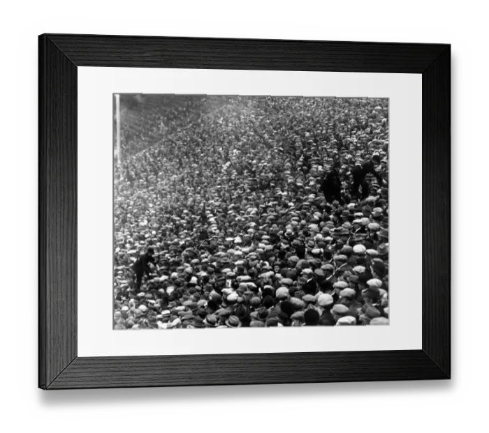 Framed Print : FA Cup Final at Wembley Stadium. Cardiff City 1 v Arsenal 0 Framed Print : FA Cup Final at Wembley Stadium. Cardiff City 1 v Arsenal 0