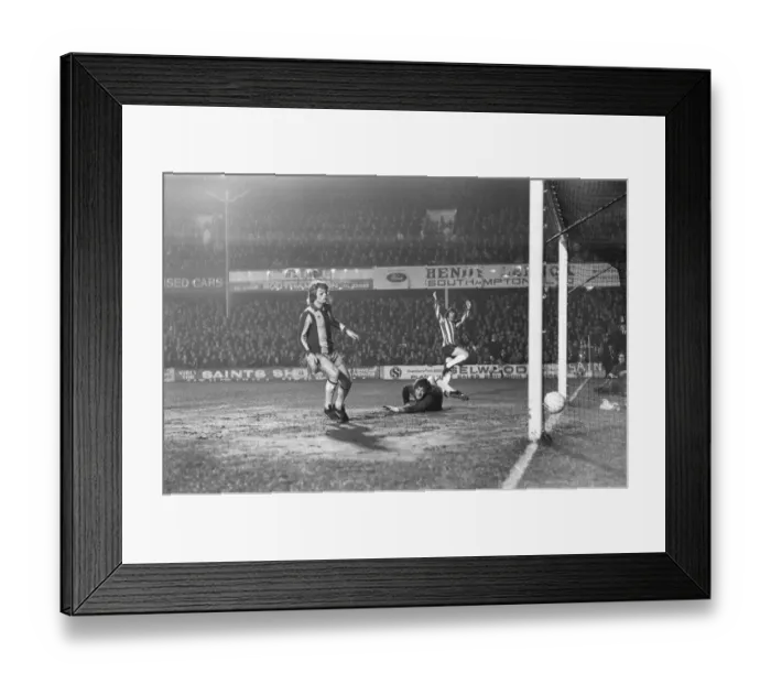 Framed Print : FA Cup 5th Round Replay match at The Dell. Southampton 4-0 West Bromwich Albion Framed Print : FA Cup 5th Round Replay match at The Dell. Southampton 4-0 West Bromwich Albion