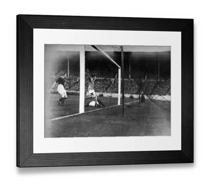 Framed Print : FA Cup Final at Wembley Stadium. Cardiff City 1 v Arsenal 0