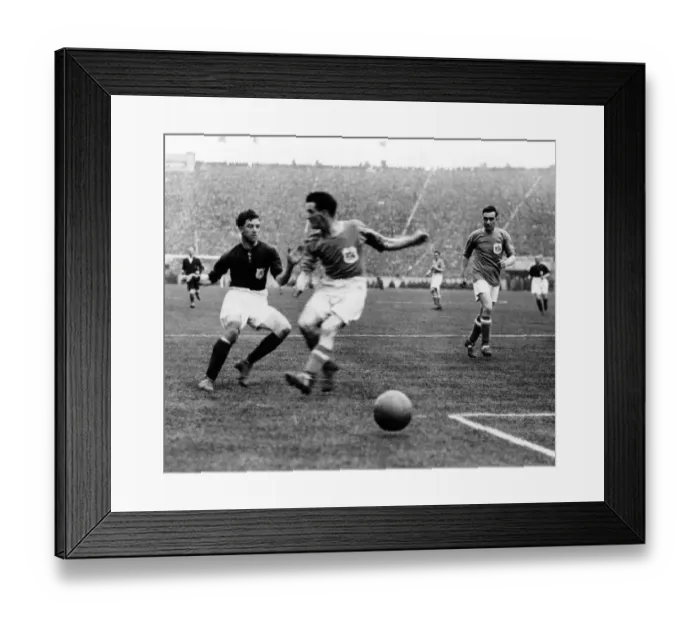 Framed Print : FA Cup Final at Wembley Stadium. Cardiff City 1 v Arsenal 0 Framed Print : FA Cup Final at Wembley Stadium. Cardiff City 1 v Arsenal 0