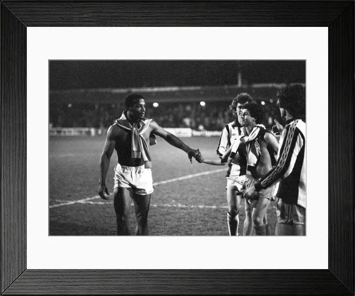 Framed Print : UEFA Cup Third Round Second Leg match at the Hawthrons. West Bromwich Albion 2 v Framed Print : UEFA Cup Third Round Second Leg match at the Hawthrons. West Bromwich Albion 2 v