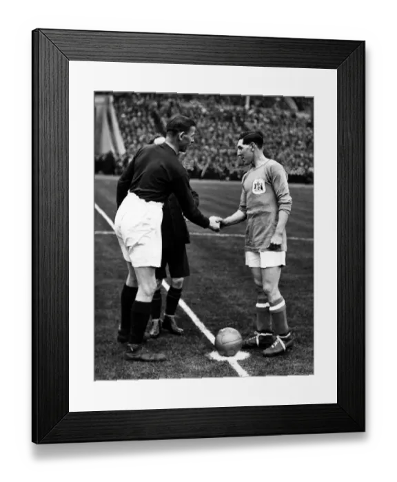 Framed Print : FA Cup Final at Wembley Stadium. Cardiff City 1 v Arsenal 0 Framed Print : FA Cup Final at Wembley Stadium. Cardiff City 1 v Arsenal 0