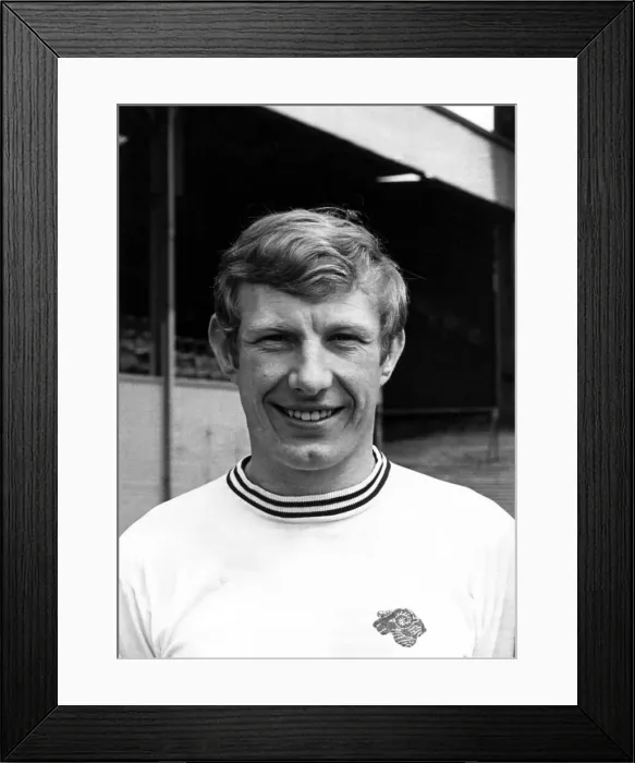 Framed Print : Derby County footballer Alan Hinton, 1969 Framed Print : Derby County footballer Alan Hinton, 1969