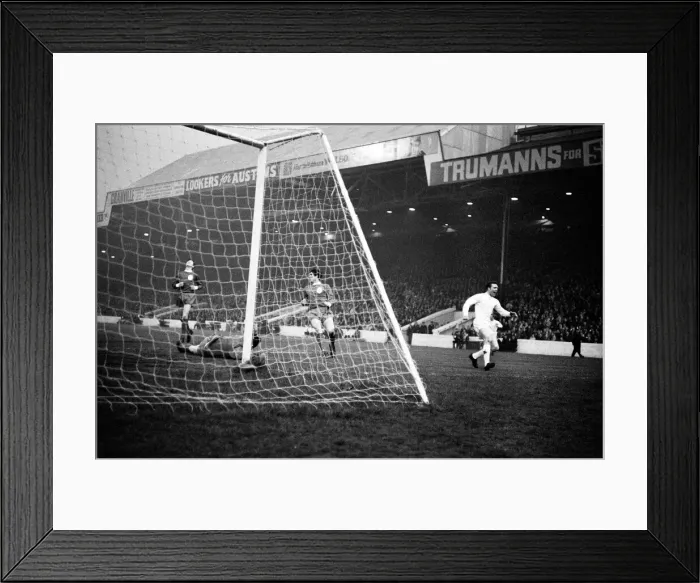 Framed Print : FA Cup Quarter Final Second Replay at Maine Road, Manchester Framed Print : FA Cup Quarter Final Second Replay at Maine Road, Manchester