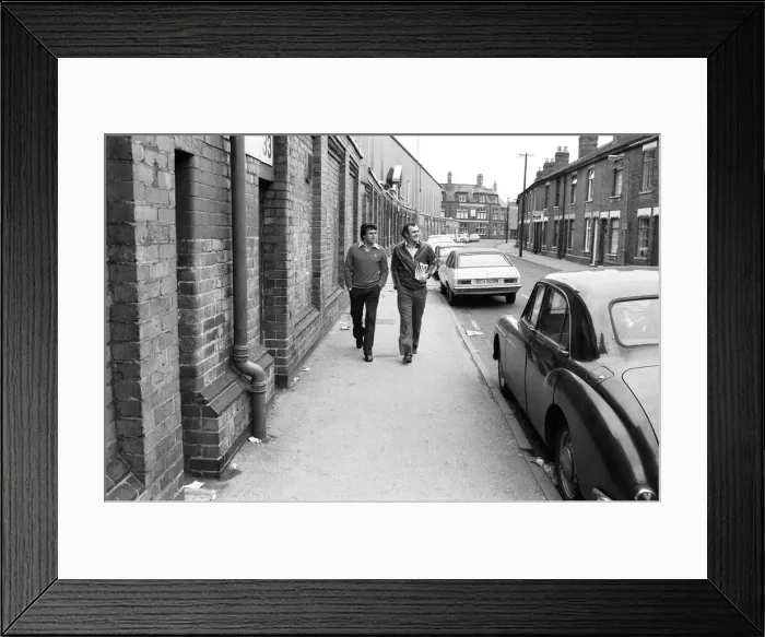 Framed Print : Former Derby County manager Colin Murphy accompanied by his assistant Dari O Grady Framed Print : Former Derby County manager Colin Murphy accompanied by his assistant Dari O Grady