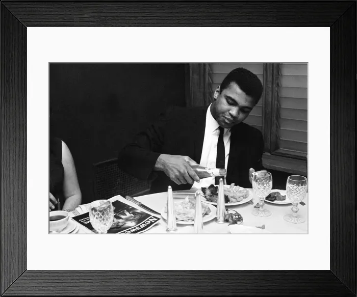 Framed Print : Cassius Clay (Pictured) having lunch in London before his trip to Scotland for an Framed Print : Cassius Clay (Pictured) having lunch in London before his trip to Scotland for an