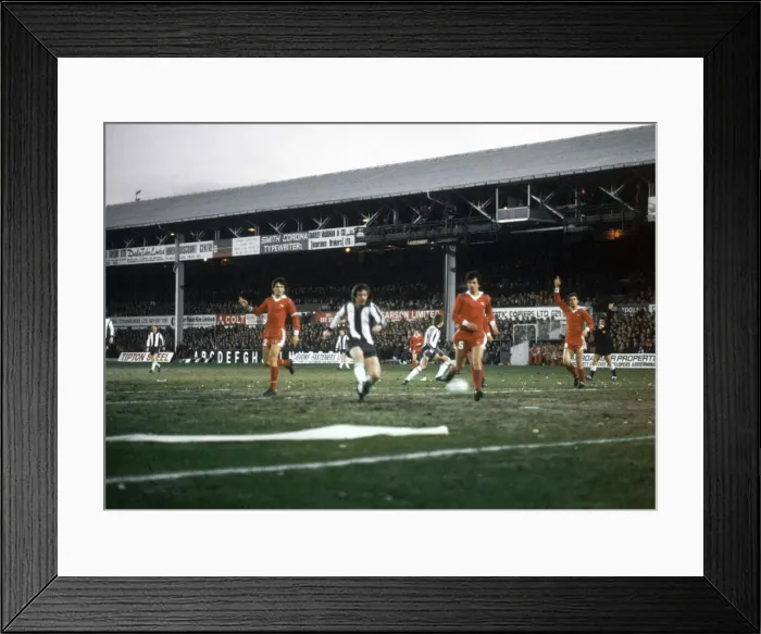 Framed Print : UEFA CUP Quarter Final Second Leg match at the Hawthorns Framed Print : UEFA CUP Quarter Final Second Leg match at the Hawthorns