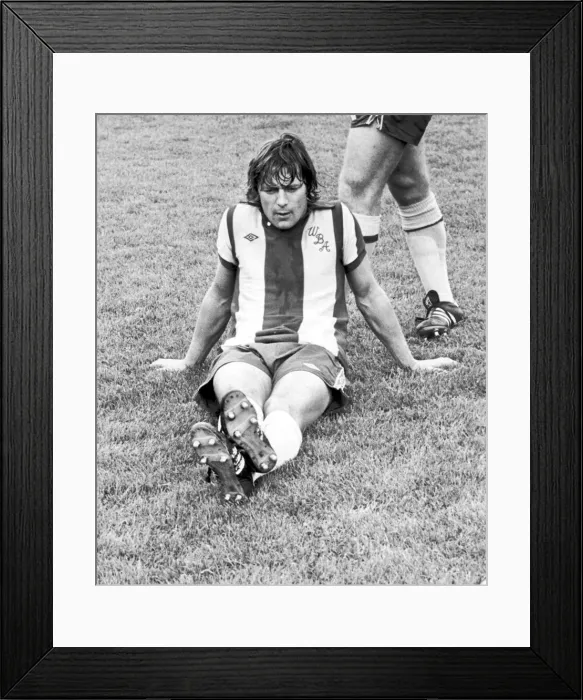 Framed Print : Willie Johnston of West Bromwich Albion waits for the penalty decider, August 1978 Framed Print : Willie Johnston of West Bromwich Albion waits for the penalty decider, August 1978