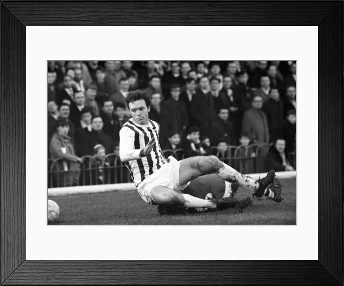 Framed Print : English League Division One match at Highbury. Arsenal 2 v West Bromwich Albion 0