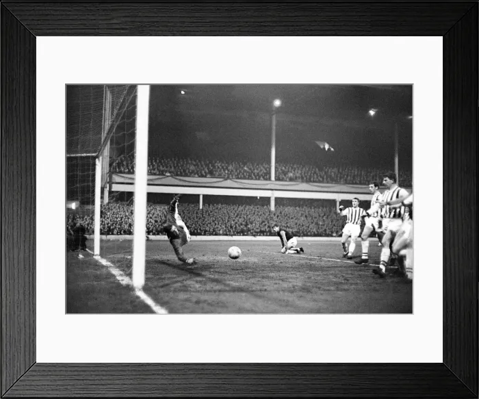 Framed Print : League cup semi final second leg match at Upton Park. West Ham United 2 v West