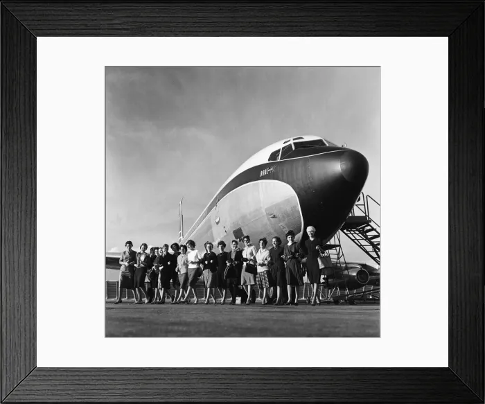 Framed Print : BOAC overseas secretarys visit London. 16th November 1960 Framed Print : BOAC overseas secretarys visit London. 16th November 1960